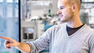 Un diplômé au travail