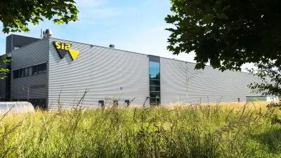 Gebäude mit sia logo