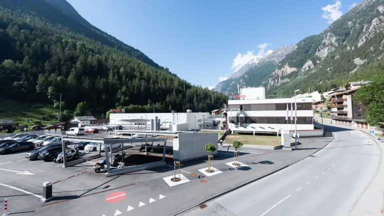 Erfahre mehr im Video über die Bosch-Tochter Scintilla AG in St. Niklaus, im schönen Bergkanton Wallis, und deinen Karrieremöglichkeiten. 