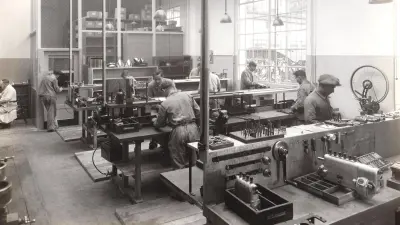 Die Robert Bosch AG betrieb 1920 in Zürich eine modern ausgerüstete Autowerkstatt.