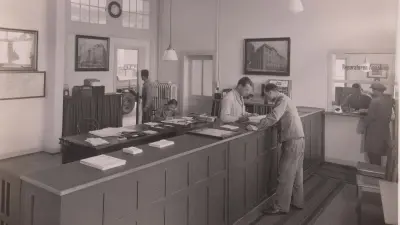 Rund 25 Mitarbeitende vertrieben in den 1920er Jahren ein bescheidenes Sortiment und führten Reparaturen aus.