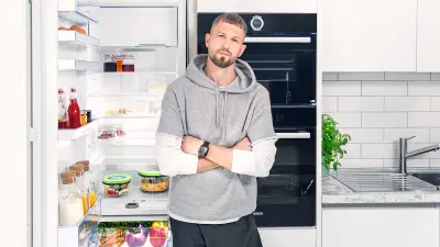 «More fresh, less trash»: Im Rahmen der «Fresh up your life» Kampagne rufen Bosch und Stress zu einem nachhaltigen Umgang mit Lebensmitteln auf und zeigen, wie die innovativen Technologien der Bosch Hausgeräte dabei helfen, FoodWaste zu vermeiden. 