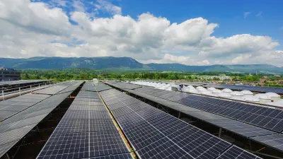 Die Photovoltaikanlage auf dem Dach wurde von Bosch Thermotechnik installiert, die unter der Marke Buderus seit über 15 Jahren PV-Anlagen anbietet.
