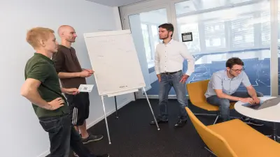 Technologie-Rebellen bei der Arbeit