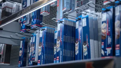 Ils trouvent très utile la présence de différents éléments de communication directement au niveau du présentoir ou rayonnage, notamment des éléments permettant de voir en un coup d’œil ce qui distingue entre elles les différentes lignes de produits sur le plan de leurs caractéristiques et d’établir des comparaisons en toute transparence.