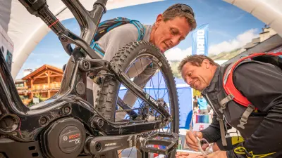 Vor Ort war Bosch mit einem Informations-Pavillon vertreten, in welchem die Festivalbesucher die Möglichkeit hatten, sich über Bosch eBike Neuheiten zu informieren. 